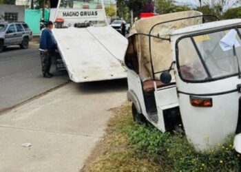 Gobierno de Tlajomulco retira vehículos abandonados y refuerza la prevención de riesgos sanitarios