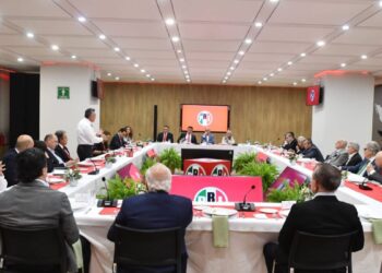 Se reúne Alejandro Moreno con ex Gobernadores del PRI