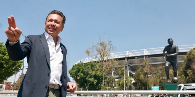 Inaugura Pablo Lemus Navarro, Gobernador de Jalisco, la escultura monumental ‘La Canarihna’