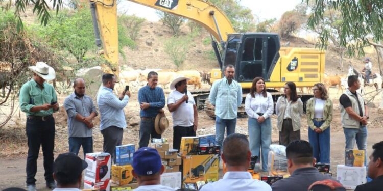 Gerardo Quirino impulsa limpieza y rehabilitación de minas de basalto en San Lucas Evangelista
