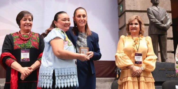 Presidenta Claudia Sheinbaum anuncia incremento salarial del 9% para las maestras y maestros de México