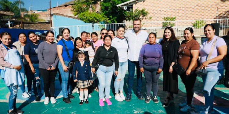 Anuncia Gerardo Quirino inversión de más de 5 millones para escuela de Cuexcomatitlán