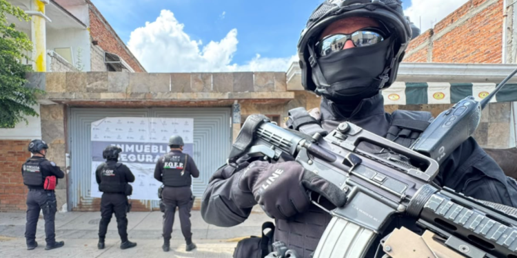 Rastrea Policía de Jalisco almacén criminal y captura a dos presuntos ‘robacarros’
